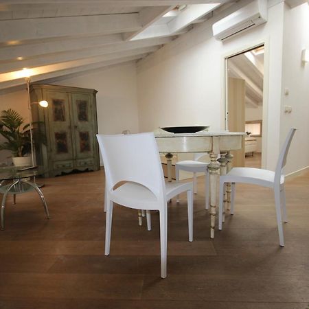 Apartmán Mansarda Di Alice Desenzano del Garda Exteriér fotografie
