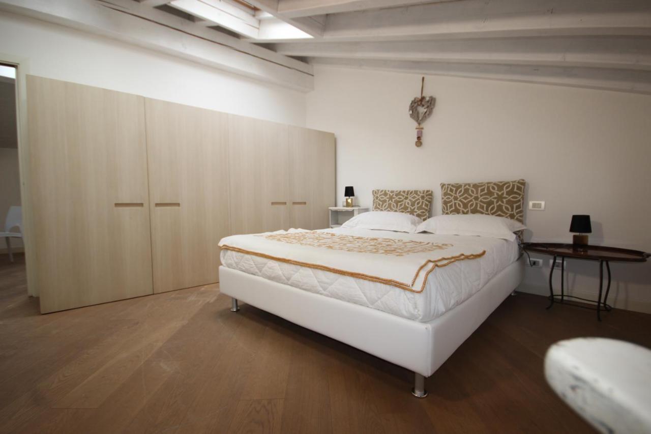 Apartmán Mansarda Di Alice Desenzano del Garda Exteriér fotografie