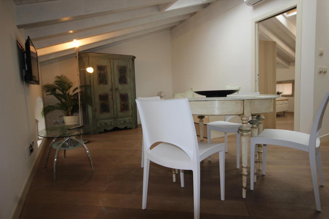 Apartmán Mansarda Di Alice Desenzano del Garda Exteriér fotografie
