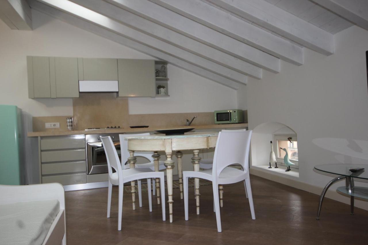 Apartmán Mansarda Di Alice Desenzano del Garda Exteriér fotografie