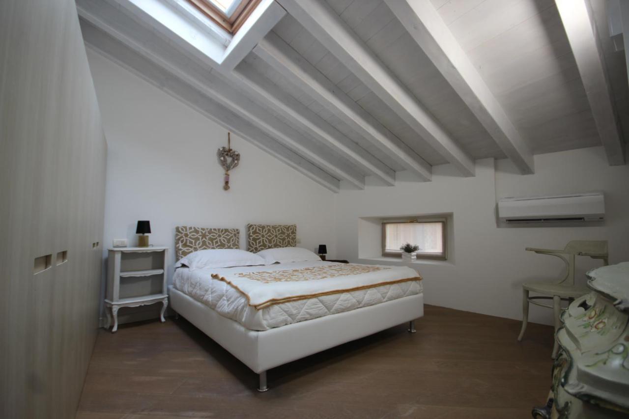 Apartmán Mansarda Di Alice Desenzano del Garda Exteriér fotografie