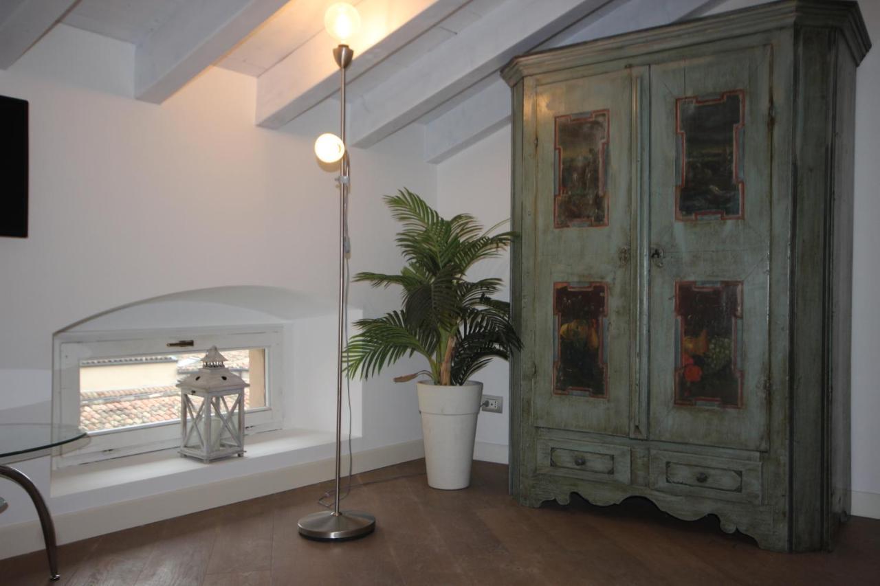 Apartmán Mansarda Di Alice Desenzano del Garda Exteriér fotografie