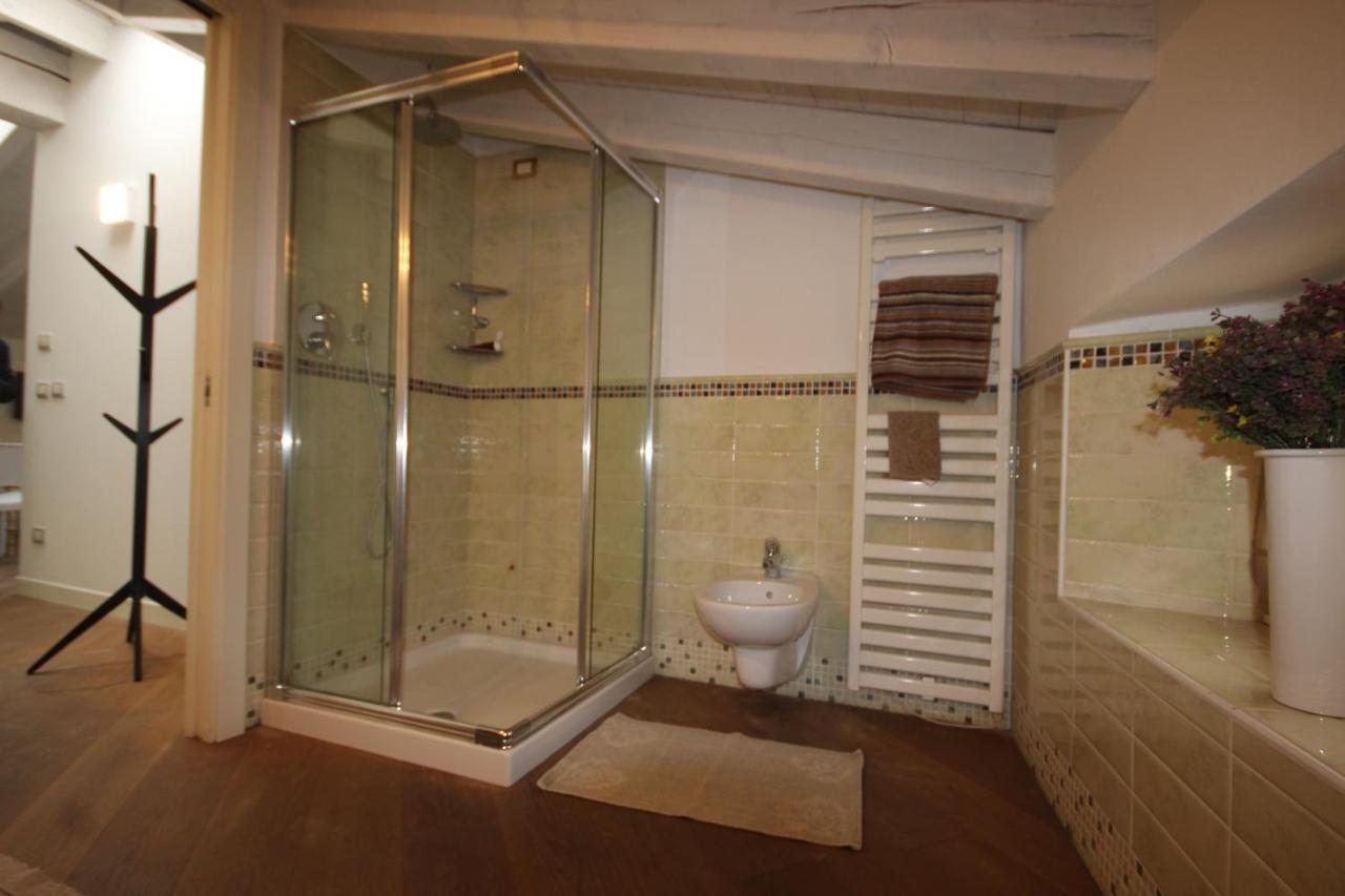 Apartmán Mansarda Di Alice Desenzano del Garda Exteriér fotografie